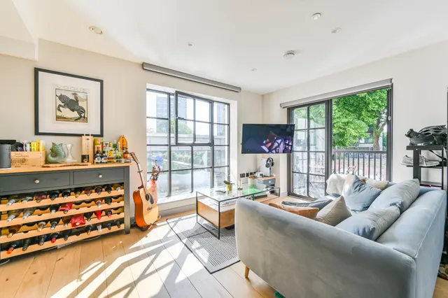 Photo 2 — Flat 5, 324 Harrow Road, London