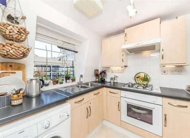 Photo 3 — Portland Grove, Stockwell, SW8