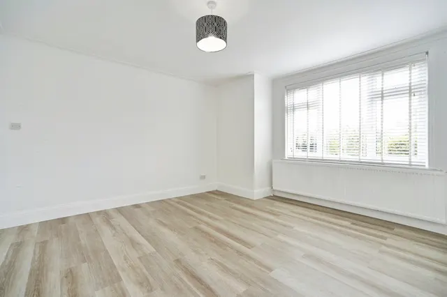 Photo 3 — Leysholme View, Leeds
