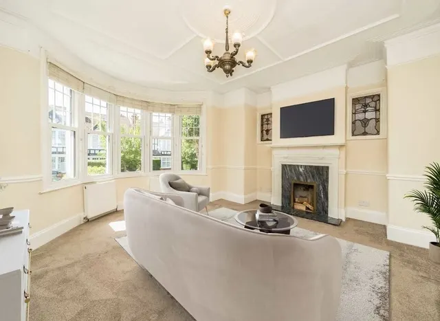 Avondale Avenue, North Finchley, N12, photo 1