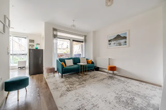 Photo 2 — 4 Hera Avenue, Barnet, EN5