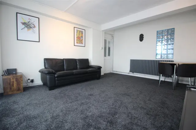 Paragon Road, London, photo 2
