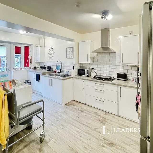 Larkspur Drive, Evesham, WR11, photo 3