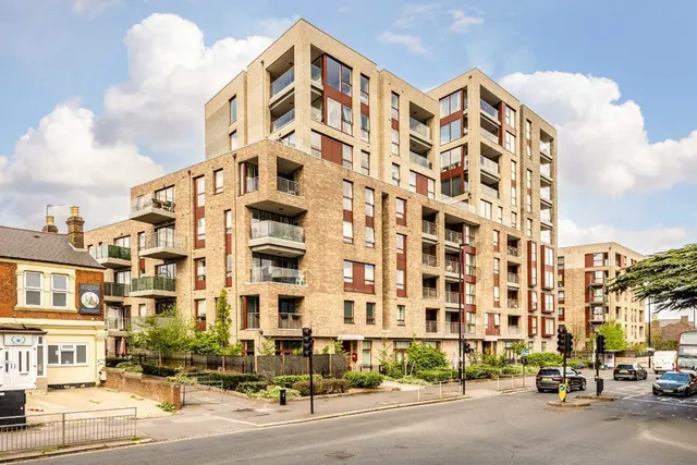 London Road, TW7, photo 1