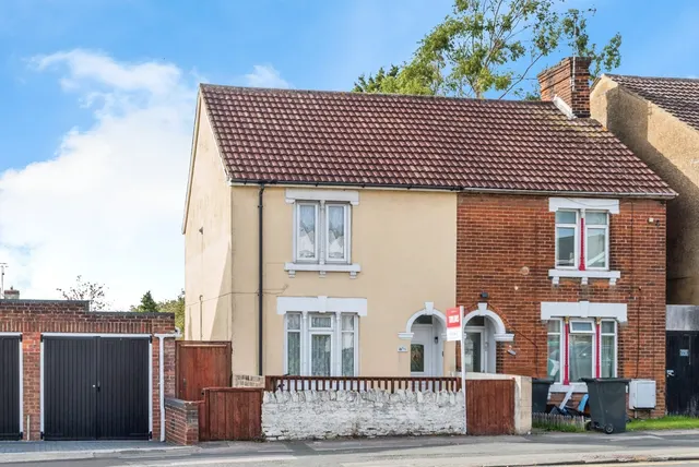 Cricklade Road, Swindon, Wiltshire, SN2, photo 1