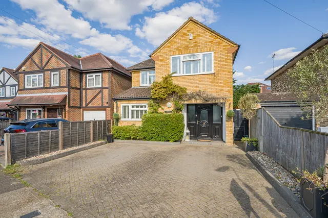 Parkway, North Hillingdon, UB10, photo 1