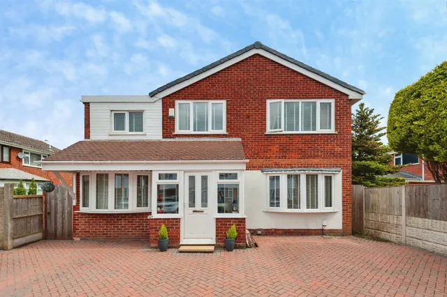 Ashbourne Avenue, Runcorn, WA7, photo 1