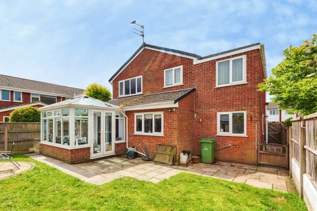 Ashbourne Avenue, Runcorn, WA7, photo 2