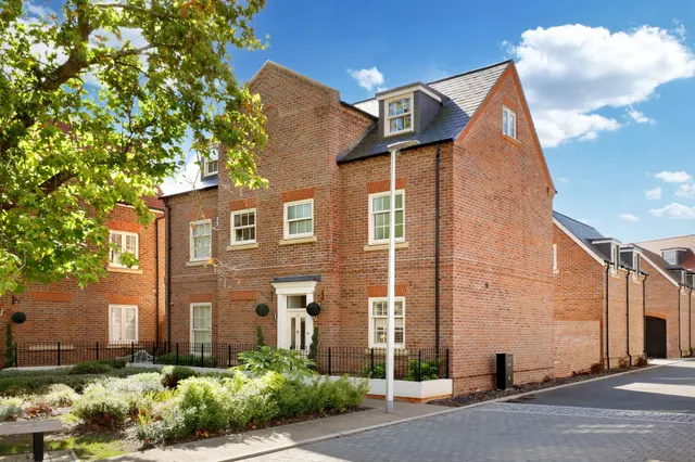 Uttley Lane, Wilton Park, HP9, photo 1