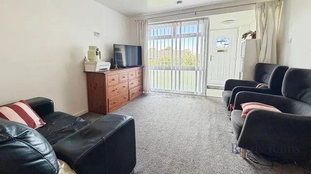 Photo 3 — Dronfield Close, Chester Le Street, Durham, DH2