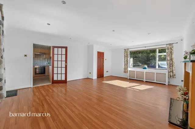 Photo 2 — Haling Park Road, South Croydon