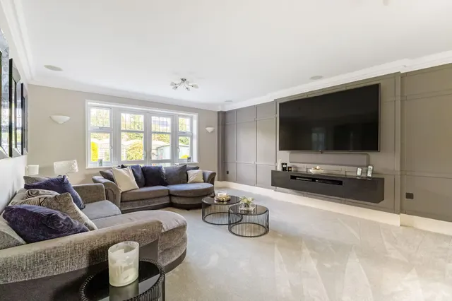 Photo 2 — Wood End Road, Harpenden, AL5