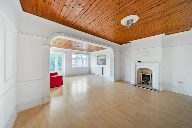 Eton Avenue, Wembley, photo 3