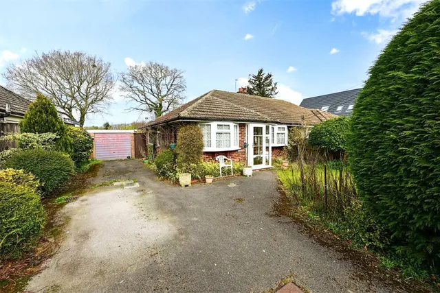 Hazel Road, Ash Green, Guildford, Surrey, GU12 6HP, photo 1