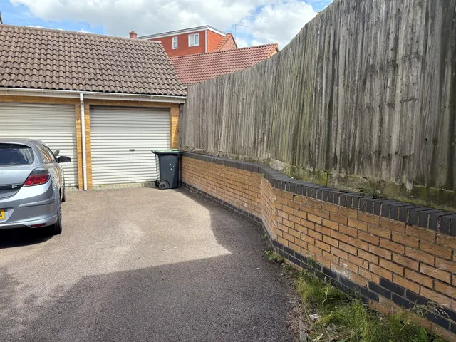 Photo 3 — Temple Gardens, RUSHDEN