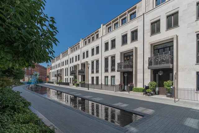 Whistler Square, Chelsea Barracks, SW1W, photo 1