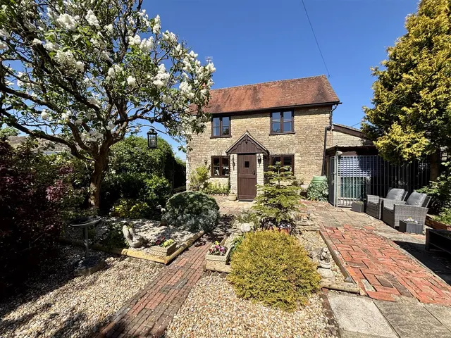 Tomlins Lane, Gillingham, photo 1