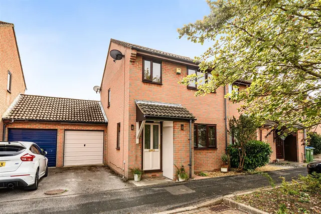 Ascot Close, Titchfield Common, photo 1