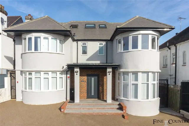 Bryan Avenue, London, photo 2