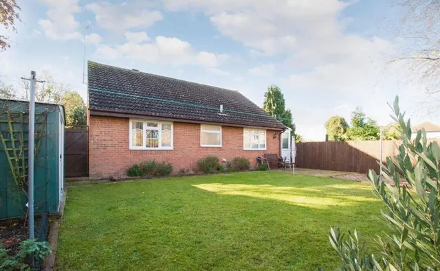 Beechwood Road, Luton LU4 9SA, photo 1