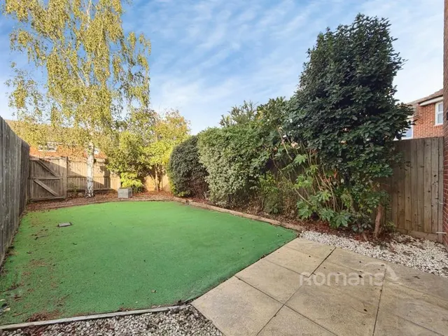 Honington Mews, Farnborough, GU14, photo 2