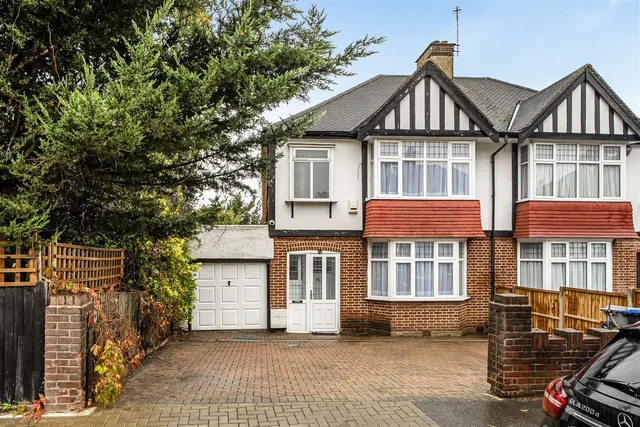 Oxenpark Avenue, Wembley, photo 1