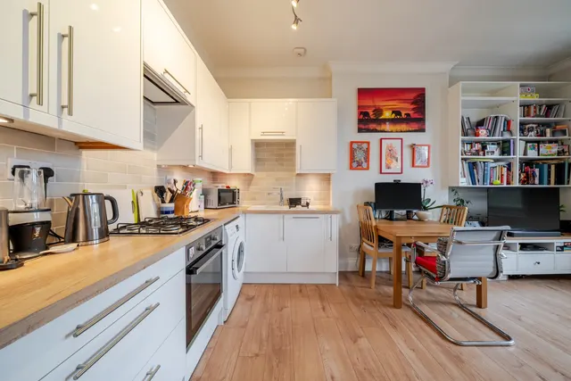 Photo 2 — Bedford Hill, Balham, London, SW12