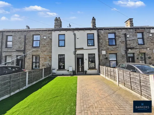 Photo 3 — Transvaal Terrace, Batley WF17 0AA