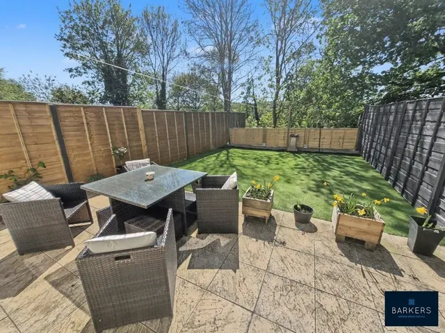 Transvaal Terrace, Batley WF17 0AA, photo 1