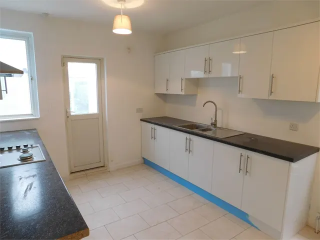 Adelaide Terrace, Brentford, TW8, photo 1
