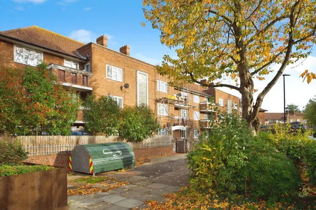 Blaney Crescent, London, E6, photo 1