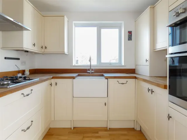 White Horses Way, Beaumont Park, photo 3