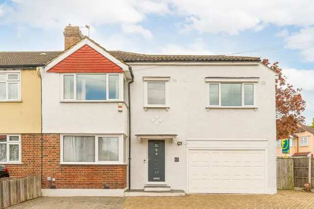 63 Chilmark Road, London, photo 1