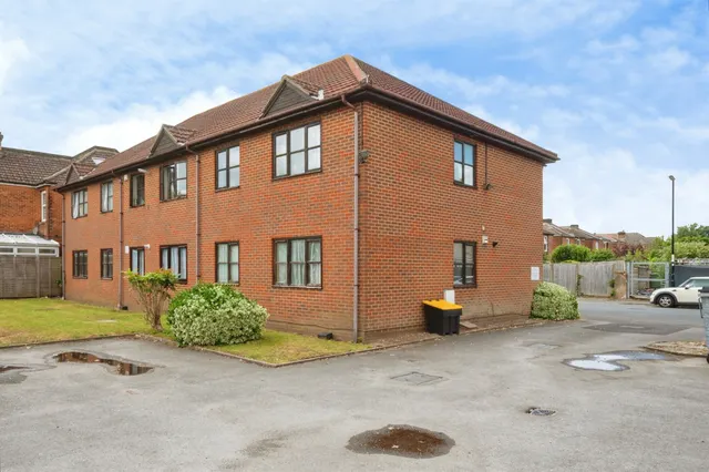 Grove Road, Southampton, SO15, photo 1
