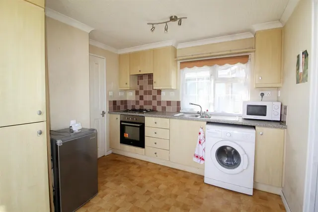Photo 3 — Barnet Road, Barnet EN5 3JH