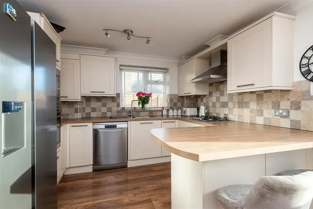 Photo 3 — Sandown Road, Gravesend, Kent DA12 5EN