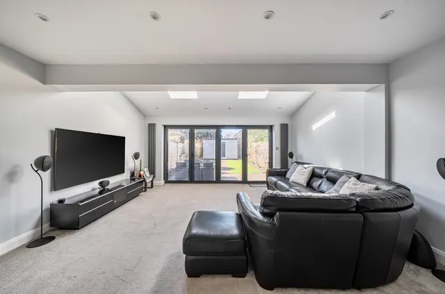 Cottimore Avenue, Walton On Thames, KT12, photo 2