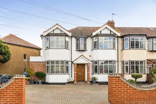 Willow Road, Enfield, EN1, photo 1