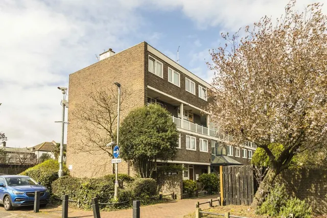 Barringer Square, SW17, photo 1