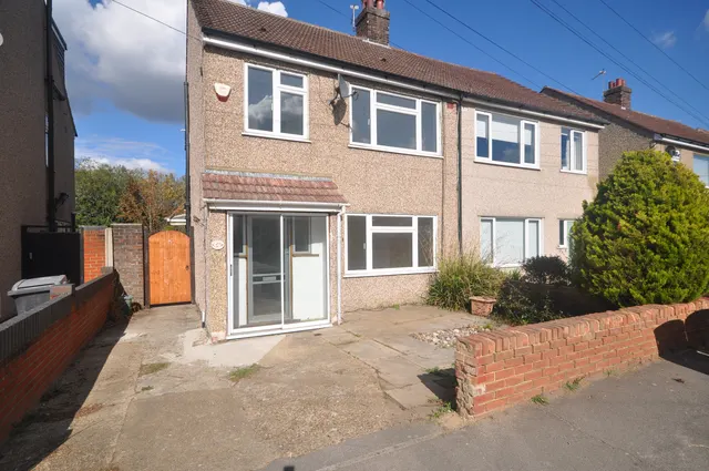 Bruce Grove, Chelmsford, CM2, photo 1