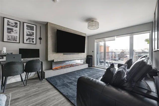 Ackers Drive, Weldon, DA10, photo 2