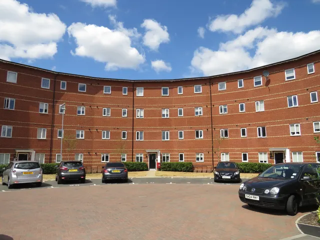 2 bedroom flat, Merton Way, Walsall, WS2