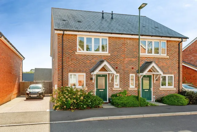 Pullman Avenue, Haywards Heath, RH16, photo 1
