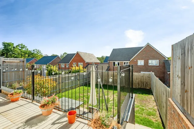 Pullman Avenue, Haywards Heath, RH16, photo 2