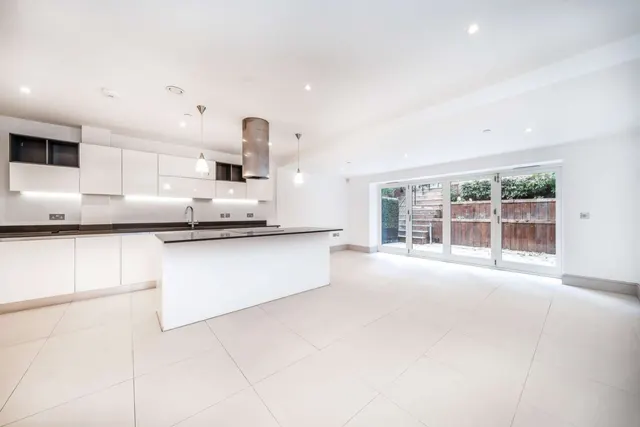Brooklands Road, Weybridge, KT13, photo 2