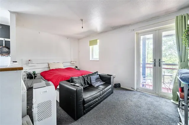 Pomander Crescent, Walnut Tree, MK7, photo 3