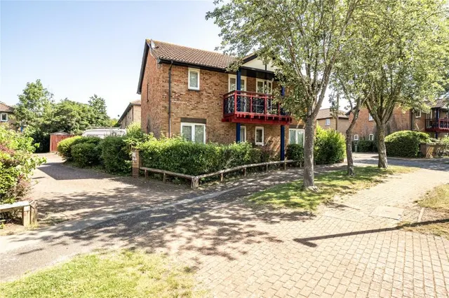 Pomander Crescent, Walnut Tree, MK7, photo 1