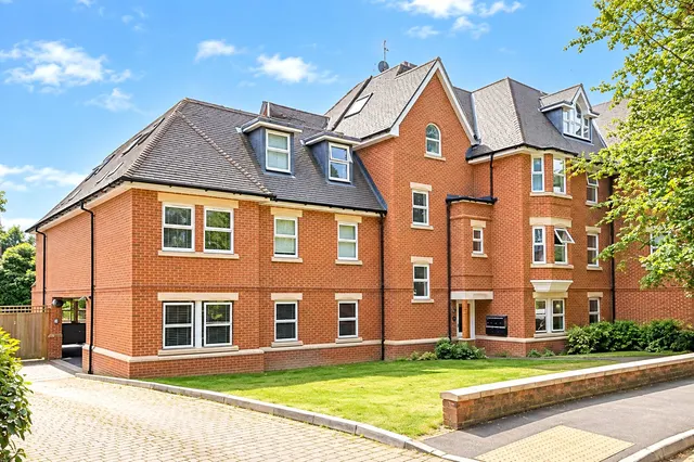 Constitution Hill, Woking, GU22, photo 1