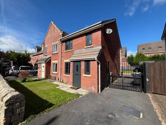Mosley Avenue, Bury, BL9, photo 1