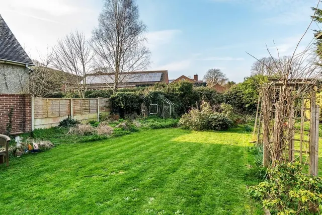 Croft Avenue, Dorking, RH4, photo 1